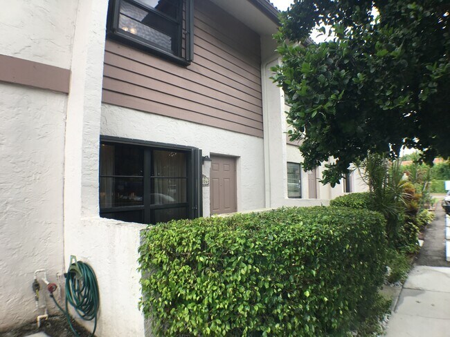 Foto del edificio - Best Two Bedroom Townhouse in Coral Springs