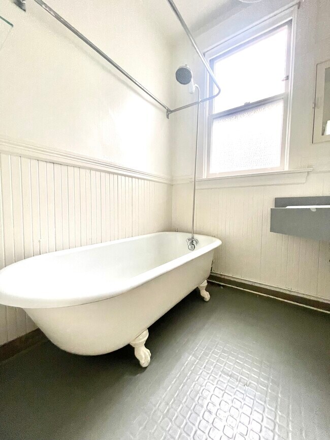 Split Bathroom - 3250 Sacramento St