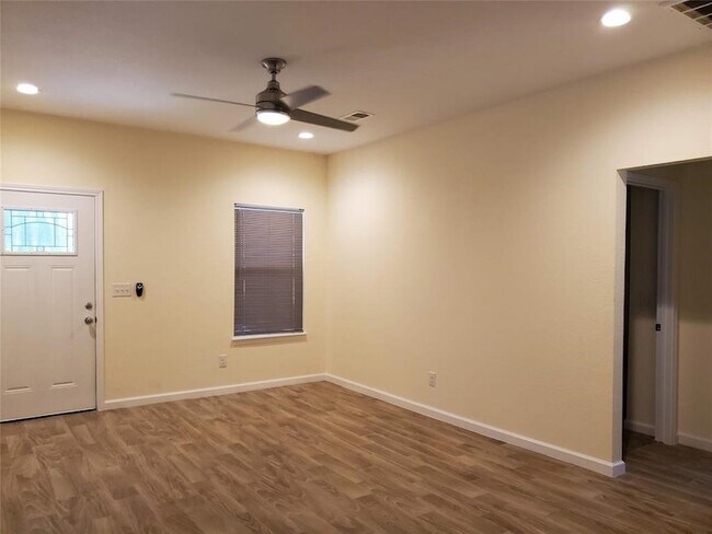 Foto del edificio - 16817 W Dounreay St