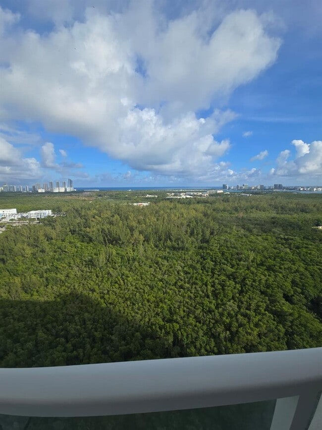 Building Photo - 14951 Royal Oaks Ln