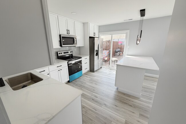 Foto del edificio - 328 Carmel Woods Dr