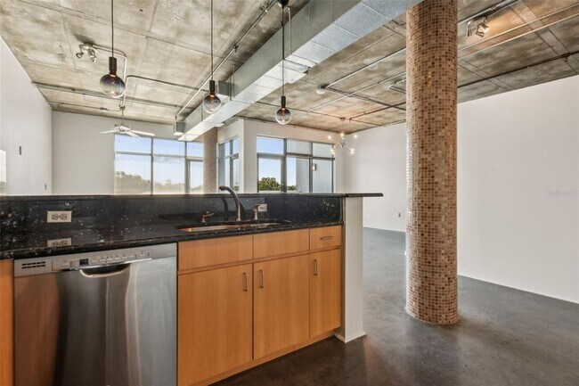 Foto del edificio - 10 N Summerlin Ave