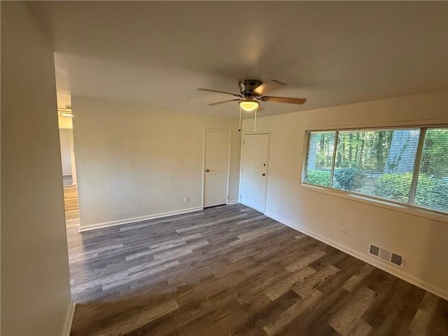 Building Photo - 1159 Tamarack Trail