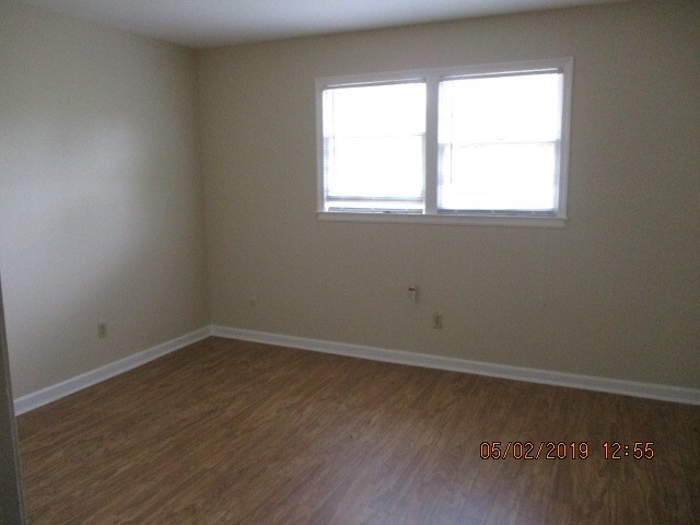 Building Photo - 340 W Hampton Ave