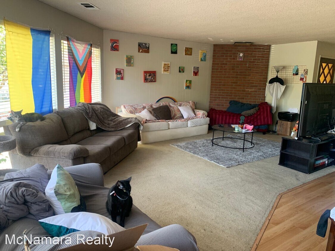 Building Photo - 5 br, 2 bath House - 95 Palomar Ave