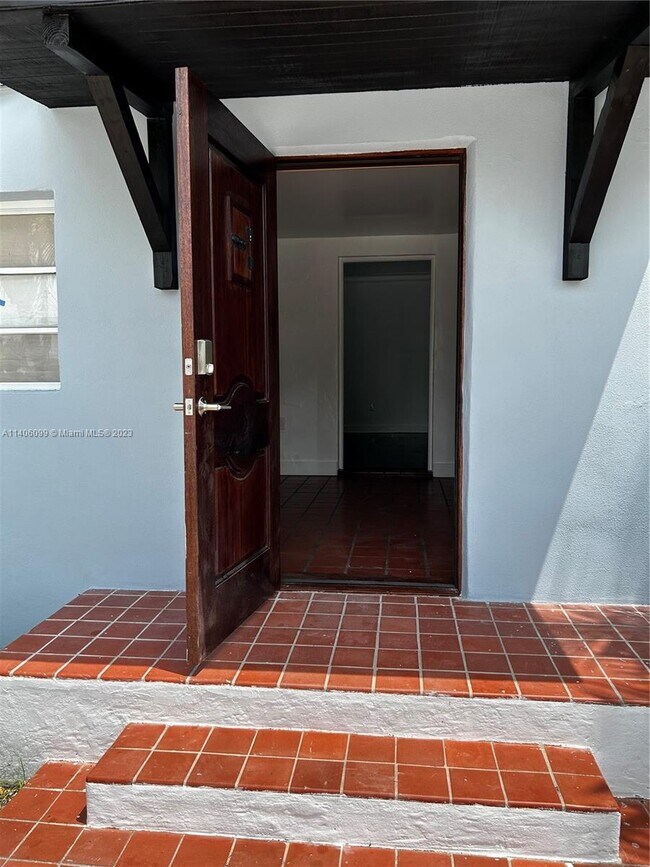 Building Photo - 2147 SW 11th St
