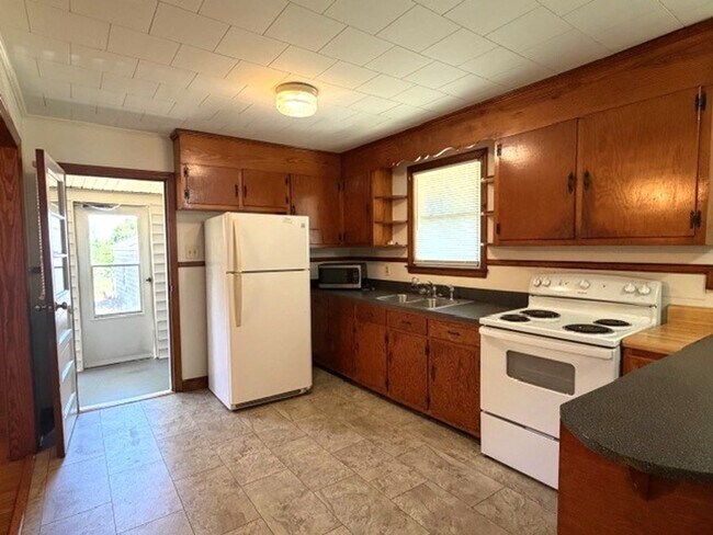 Foto del edificio - ~~ Cute 2-bedroom Brick Ranch located in Elon ~~