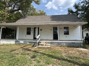 Building Photo - 424 Dyer Ave
