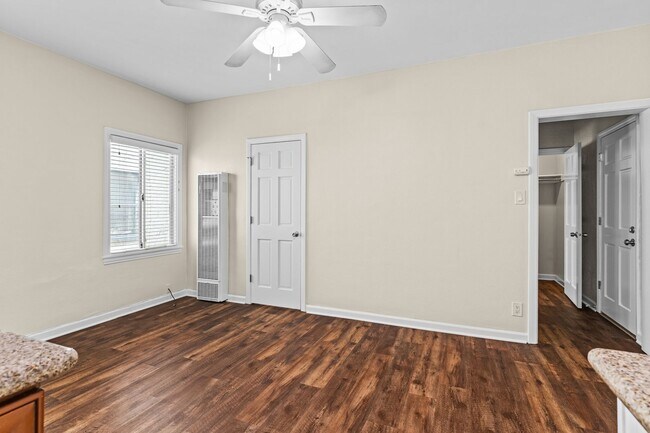 Building Photo - 1324 N Peterson Ave