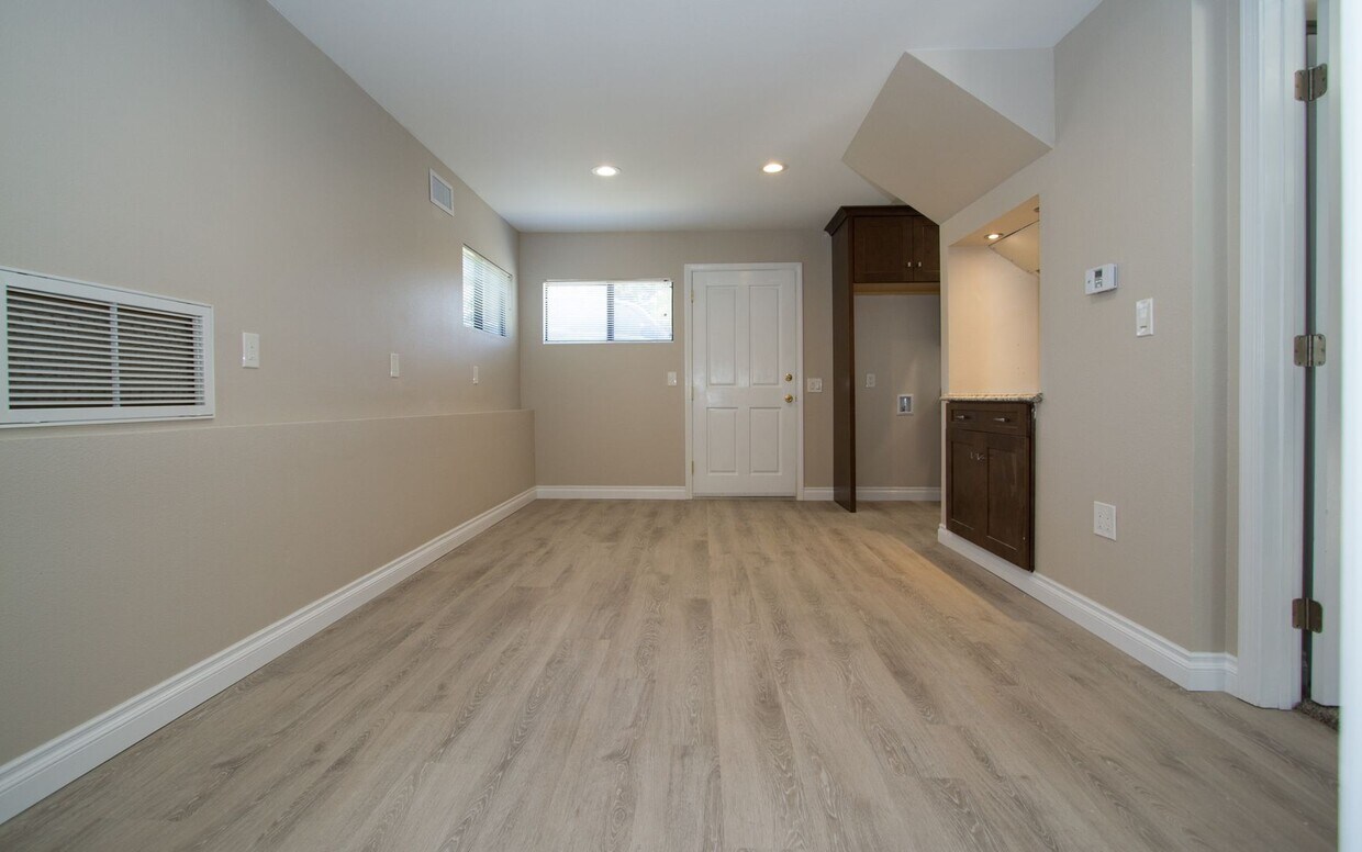 Foto principal - 2 Bedroom, 1 Bath with view of the Bay in ...