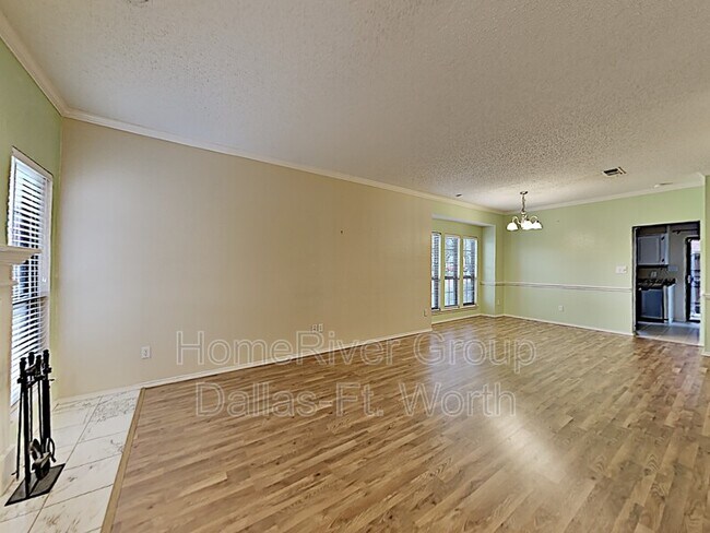 Building Photo - 2320 Kenley St
