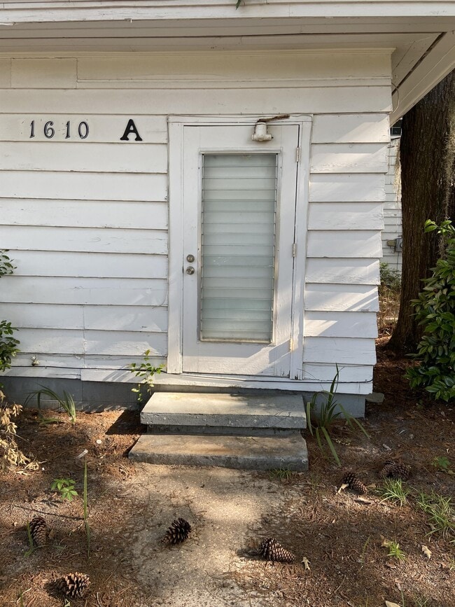 Building Photo - 1610 E Park Ave