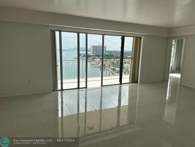 Building Photo - 11111 Biscayne Blvd
