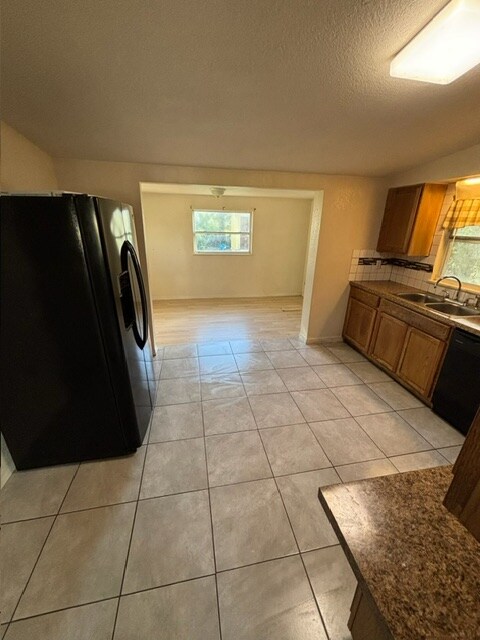 Building Photo - 907 Waldron St