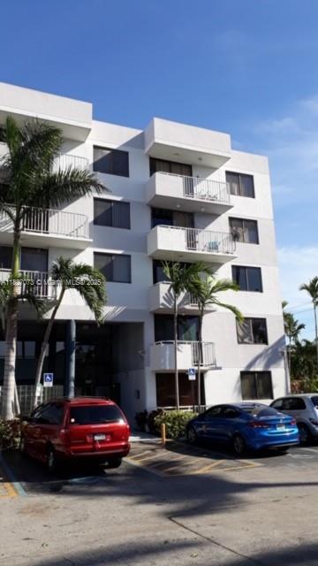 Foto principal - 8251 NW 8th St