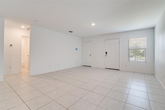 Foto del edificio - 2525 Russell St