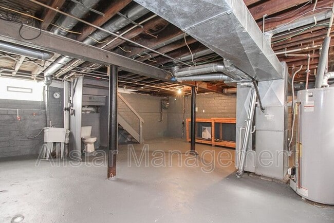Building Photo - 174 E 212th St