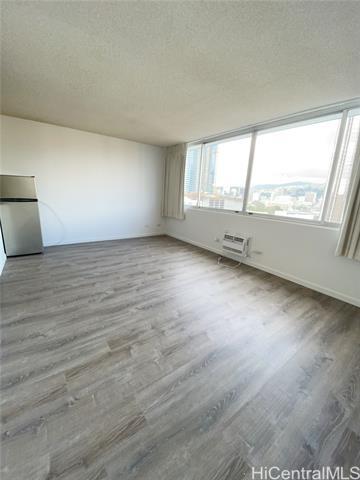 Foto del edificio - 1560 Kanunu St