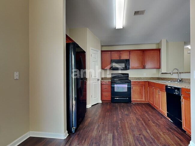 Foto del edificio - 117 Lakepointe Dr