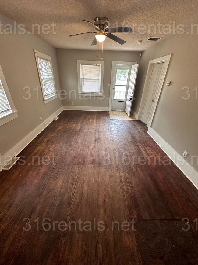 Foto del edificio - $850 - 2 bedroom/ 1 bathroom - Single Fami...