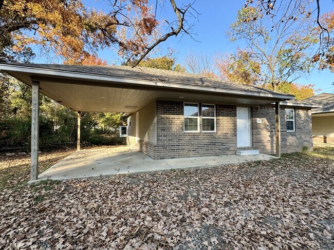 Foto del edificio - 102 Graceanne Ln