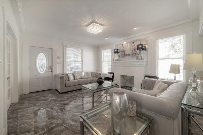 Building Photo - 2921 W El Prado Blvd