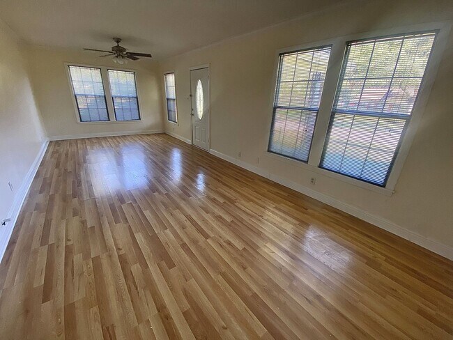 Foto del edificio - 3BR/2BA Home with Garage in an Established Lake Charles Neighborhood