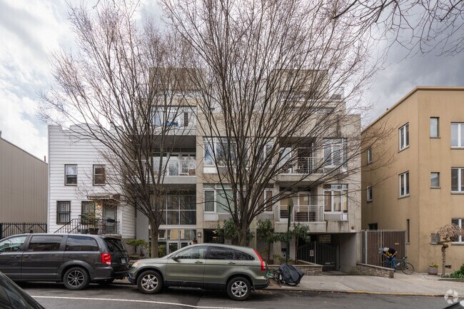 Building Photo - 282 21st St