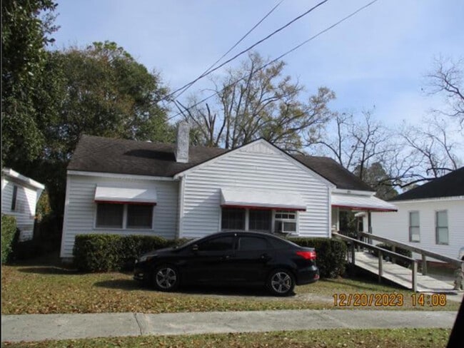 Building Photo - 534 Harvey St