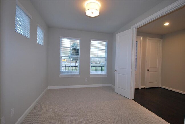 Building Photo - 9666 Knight Rd