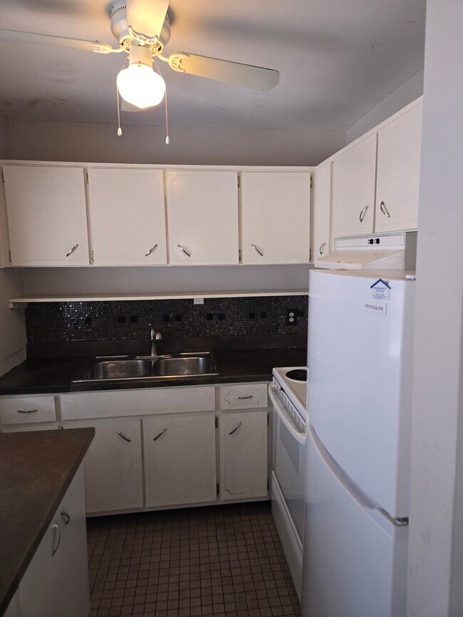 Foto del edificio - 3101 Bee Ridge Rd