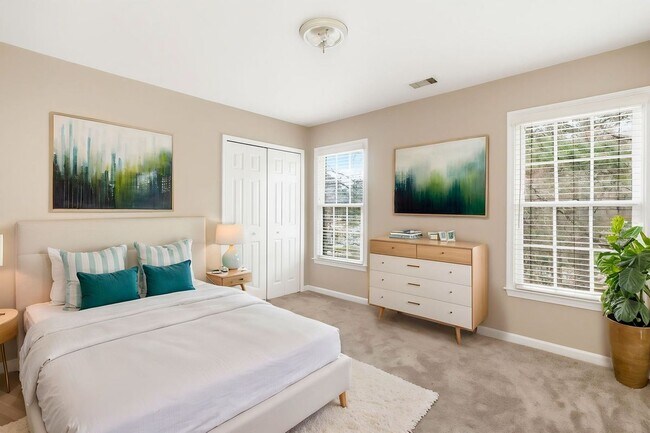 Foto del edificio - 310 Stoneleigh Dr SW