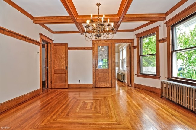 Building Photo - 2 br, 1 bath Triplex - 969 Elm St Fl 1