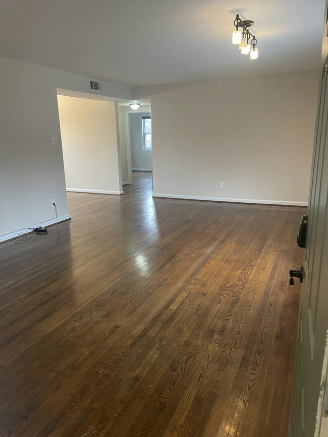 Building Photo - 9422 Adelphi Rd