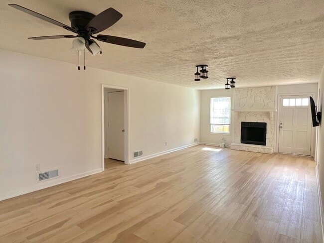 Foto del edificio - 2502 Wildrose Cir