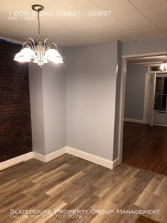 Building Photo - FIVE Bedroom/TWO Bathroom Single Family Home