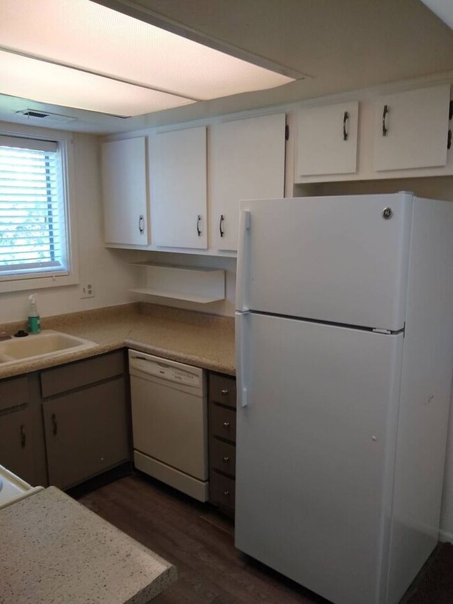 Building Photo - Beautiful Quailbrook 2 Bedroom!