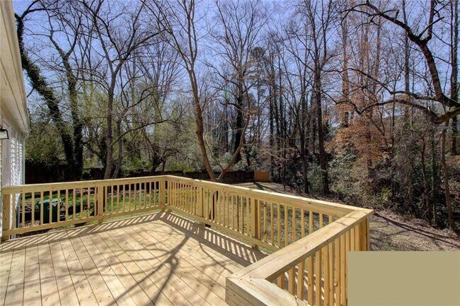 Foto del edificio - 626 Burbank Cir