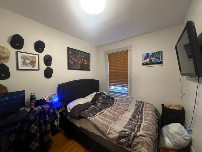 Building Photo - Renovated 3 Bed in Southie! Pet Friendly, ...