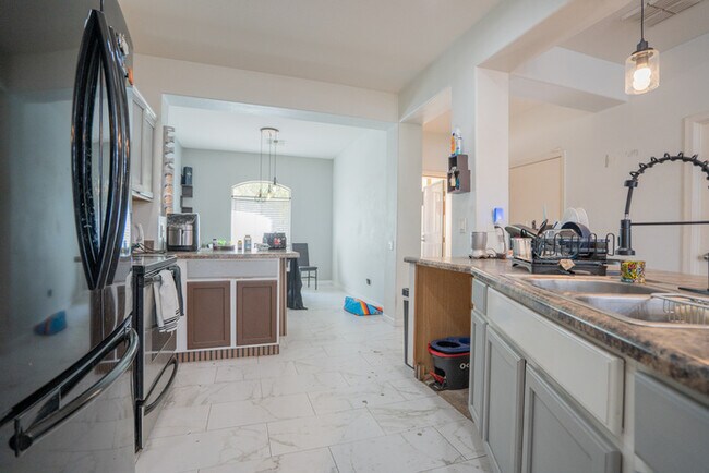 Building Photo - 9377 W Milkweed Loop