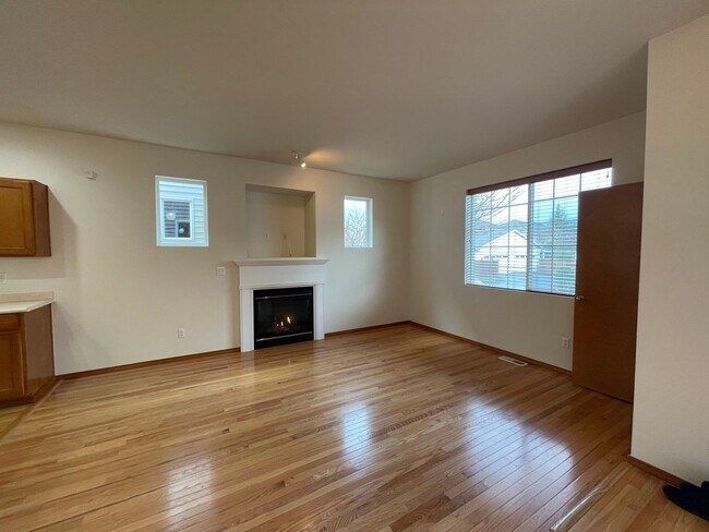 Building Photo - LOW MAINTENANCE Port Orchard Townhome - Hi...