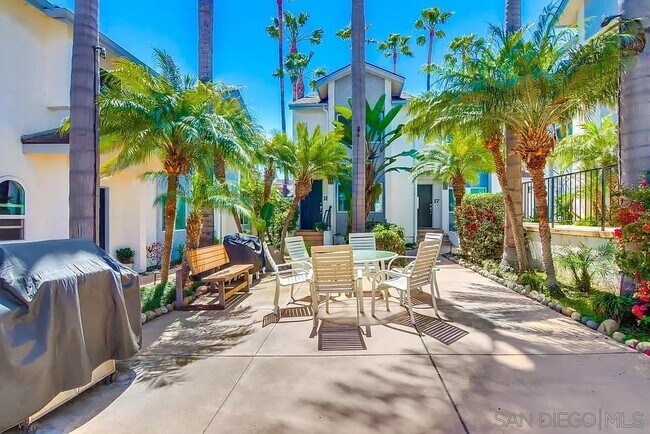 Courtyard with plumbed gas grill - 5075 La Jolla Blvd
