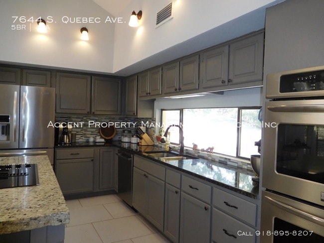 Building Photo - Gorgeous 5 bedroom in South Tulsa with Pool!