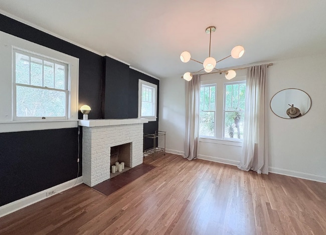 Foto del edificio - 6104 N Suwanee Ave