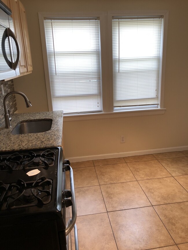 Building Photo - 64 Cedar Ave