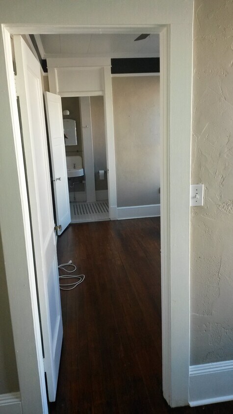 Foto principal - 102 W Rich Ave
