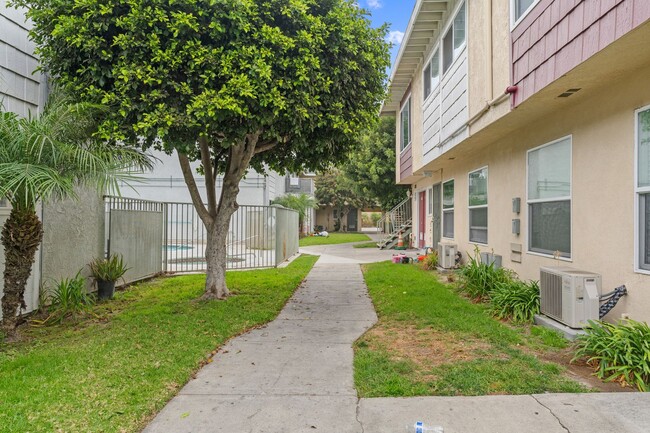 Building Photo - 8101 Larson Ave
