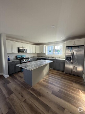 Building Photo - 240 Beattie St