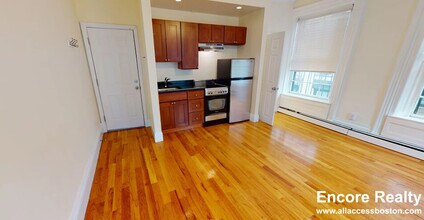 Building Photo - 24 Joy St