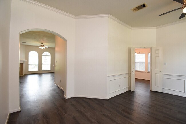 Foto del edificio - 128 Long Canyon Ln